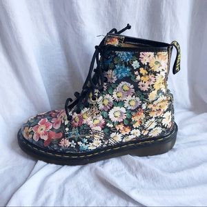 Dr. Martens Shoes - Flower Print Doc Martens Dr. Martens Shoes - Flower Print Doc Martens